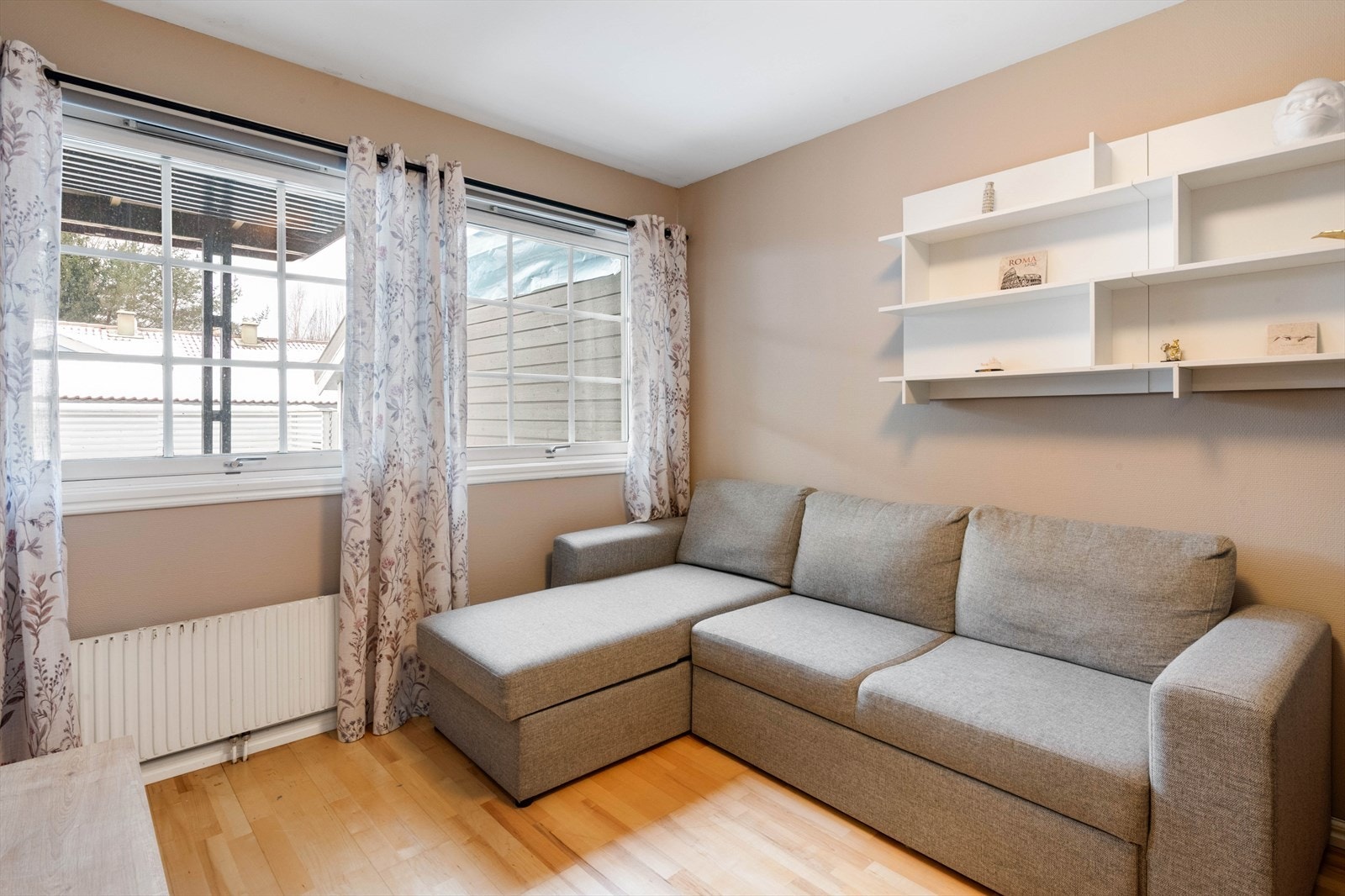 2 soverom på bakkeplan og 1 i 2.etasje Galleribilde