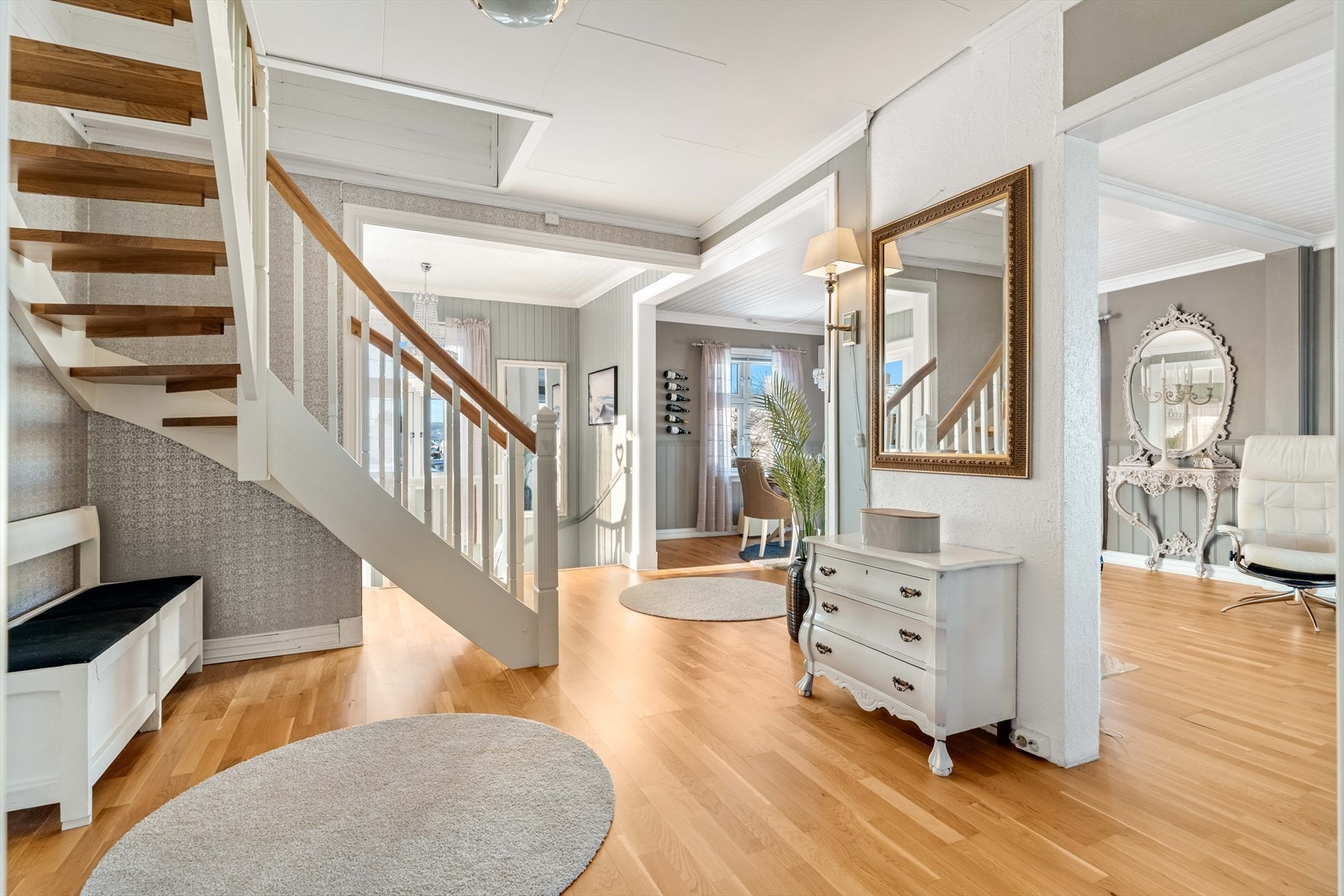 Den åpne planløsningen sørger for en god romfølelse. Galleribilde