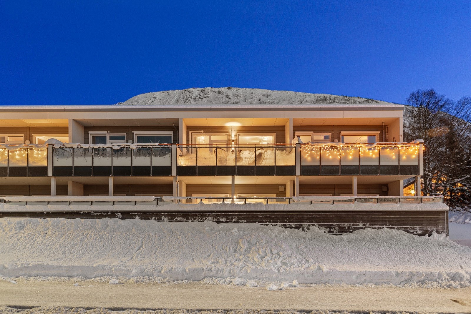 Det er kort vei til både butikk, treningssentre, busstopp og det meste du trenger i hverdagen