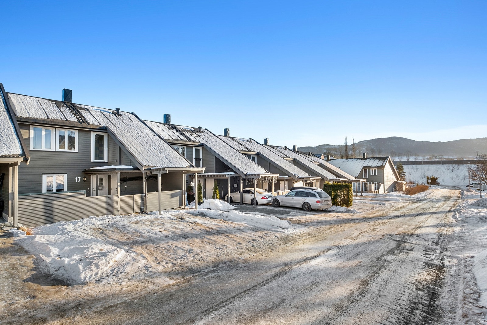 Parkering følger i egen carport Galleribilde