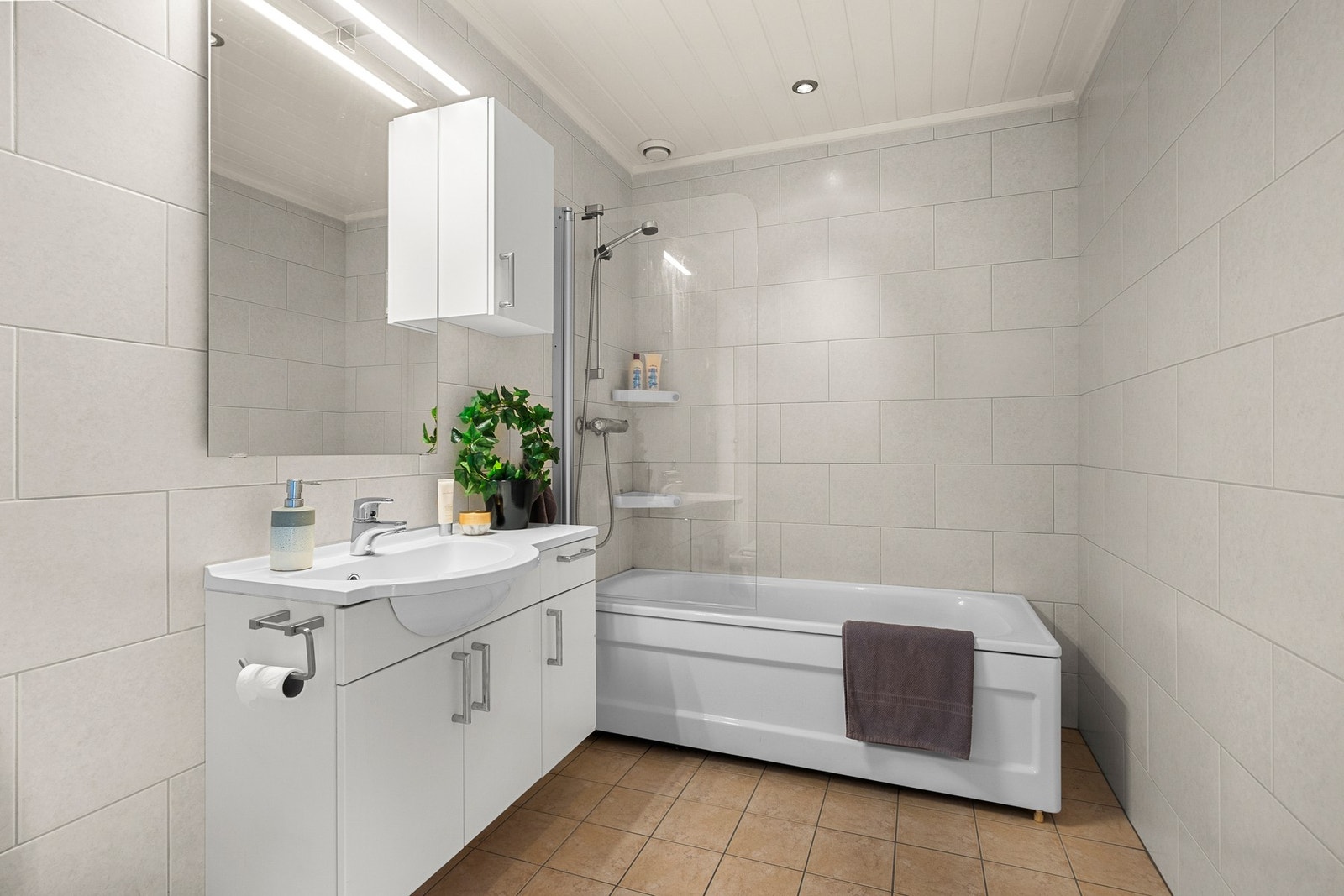 Dette badet har badekar Galleribilde