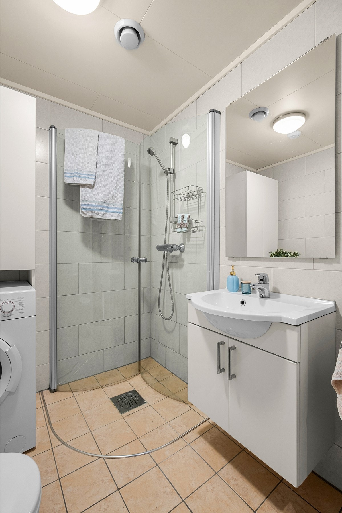 Flislagt bad med varme i gulv Galleribilde