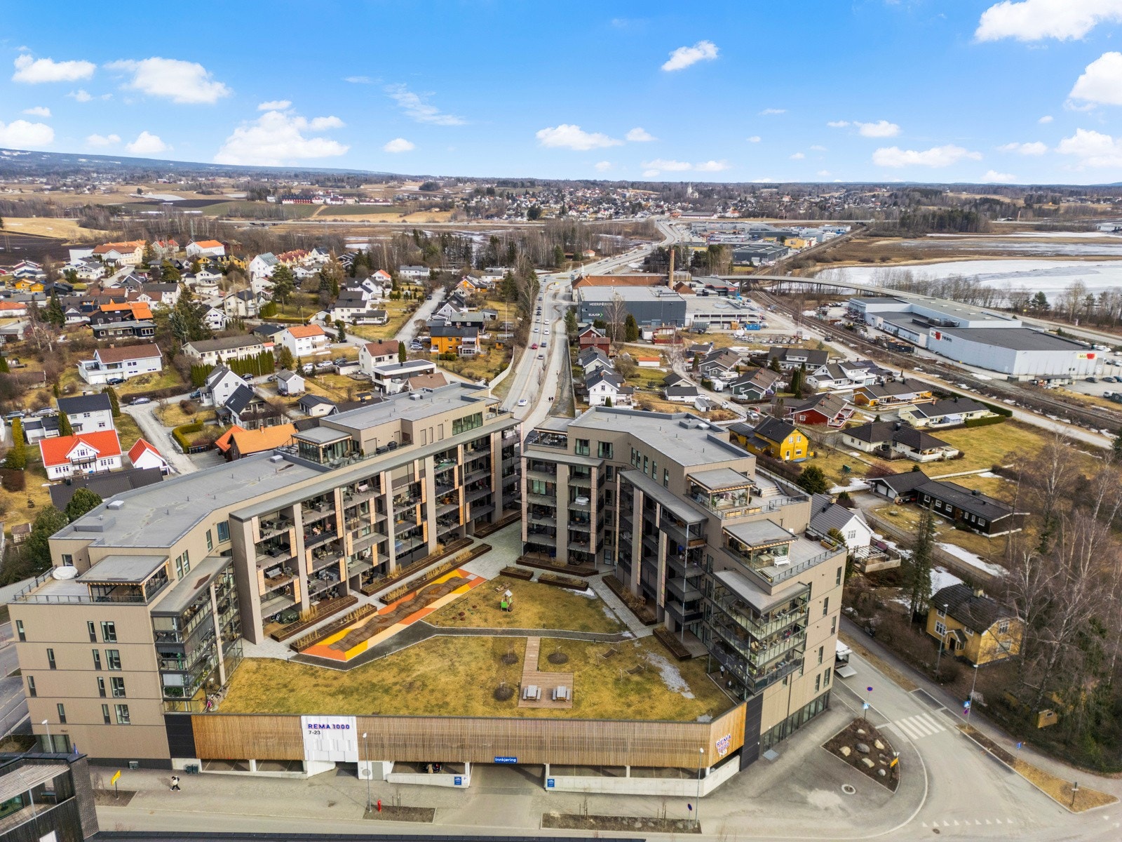 Dette er en leilighet som ligger i kastanjen sentralt i Hamar. Galleribilde