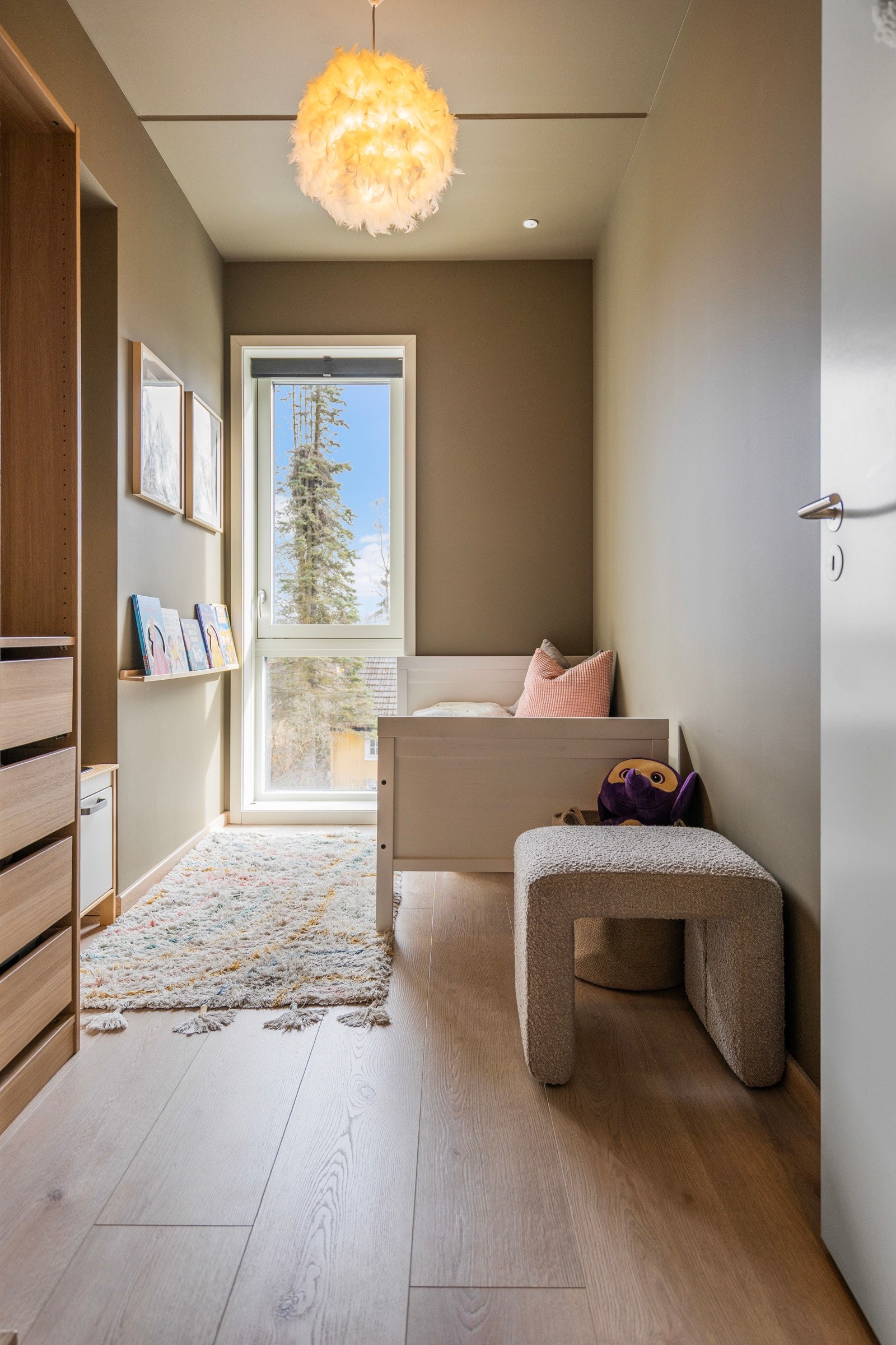 Soverom 2. Kan benyttes som f.eks gjesterom, kontor eller hva du måtte ha behov for. Galleribilde