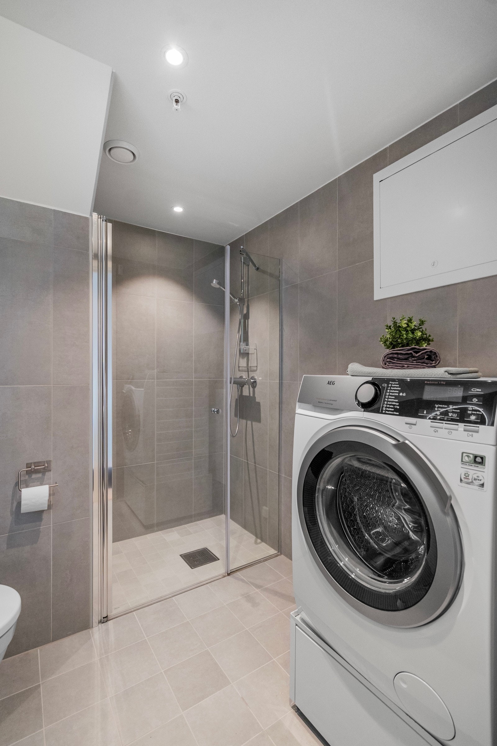 Praktisk med opplegg for vaskemaskin. Galleribilde