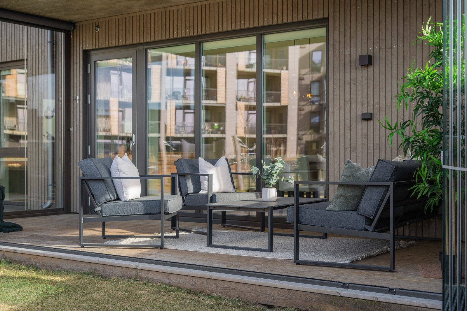 En delikat uteplass. Galleribilde