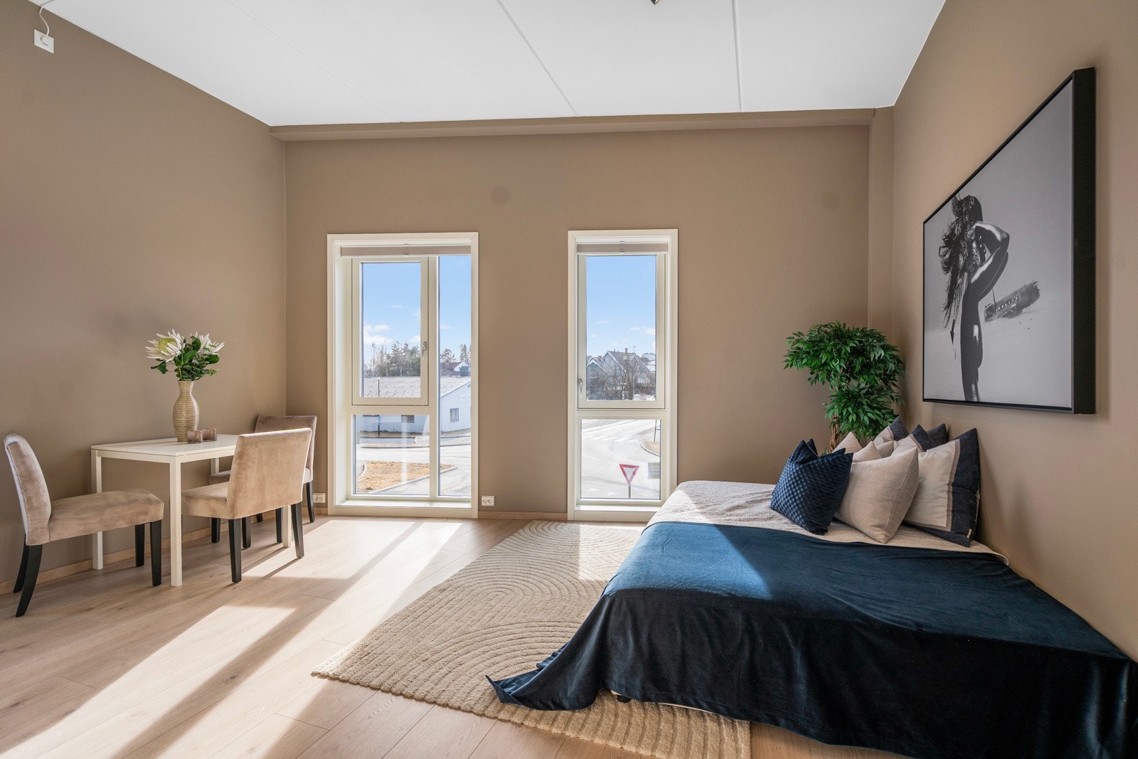 Med en praktisk sovesofa kan man enkelt skape en soveplass. Galleribilde