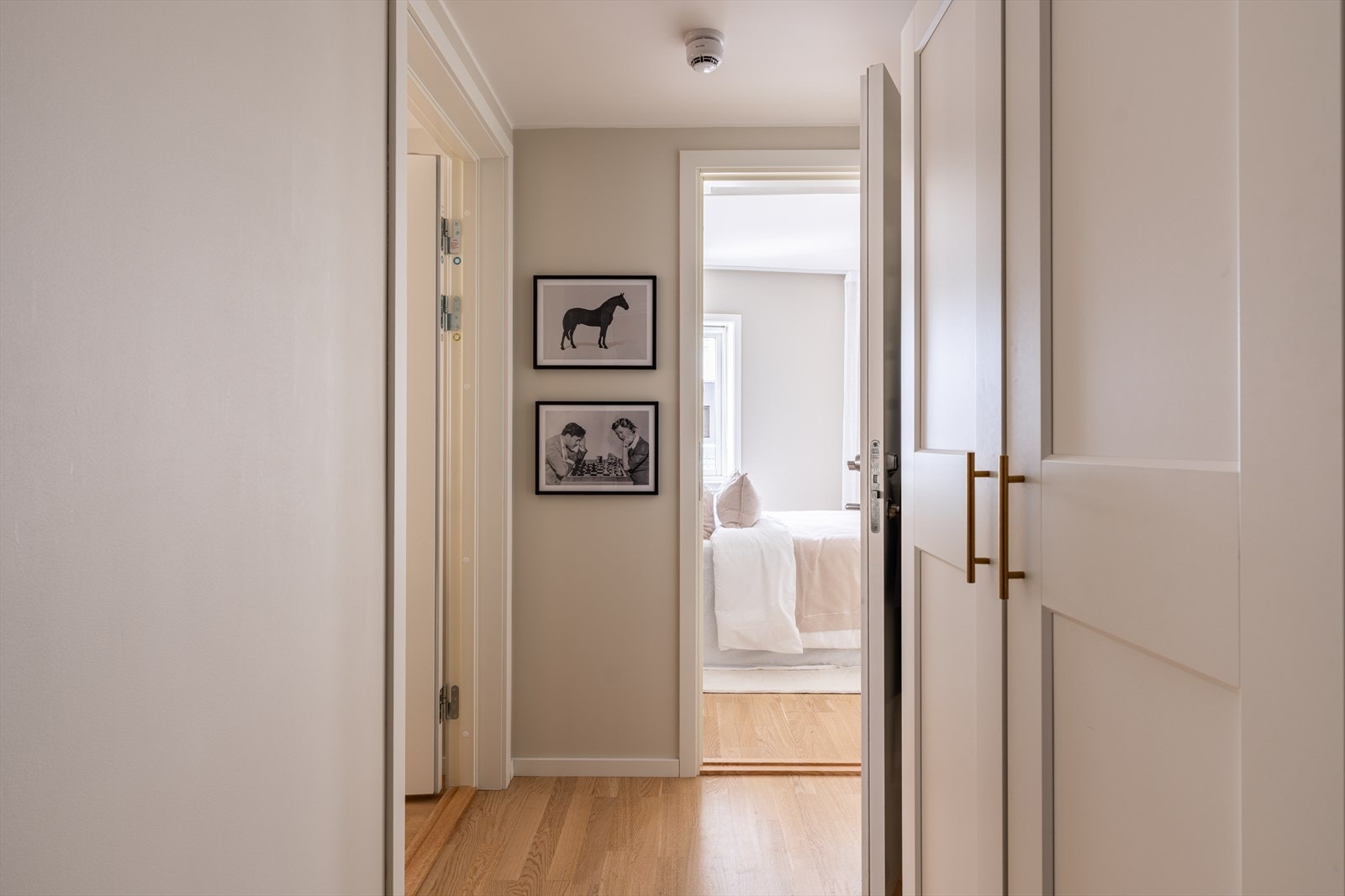 Hoveddelen deler entré med hybeldelen Galleribilde