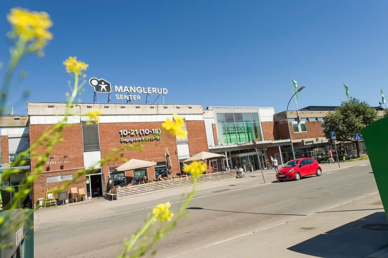 Manglerud senter i nærområdet med flere butikker og servicetilbud Galleribilde