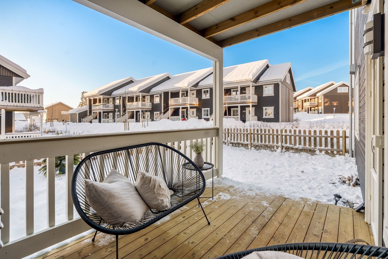 Boligen er beliggende i et barnevennlig og etablert boligområde på idylliske Åsgreina. Galleribilde