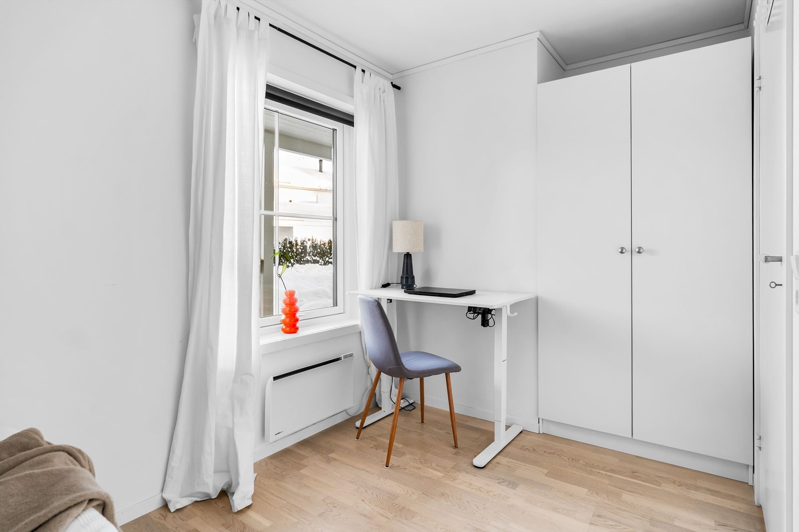 Rommet har plass til seng, nattbord, garderobeløsning og evt. skrivebord. Galleribilde