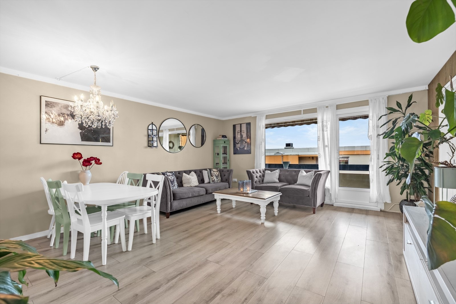 Lokalmegler Kapil Sarna v/ DNB Eiendom presenterer en pen og meget romslig 2-roms i Ravnåsveien 95! Galleribilde