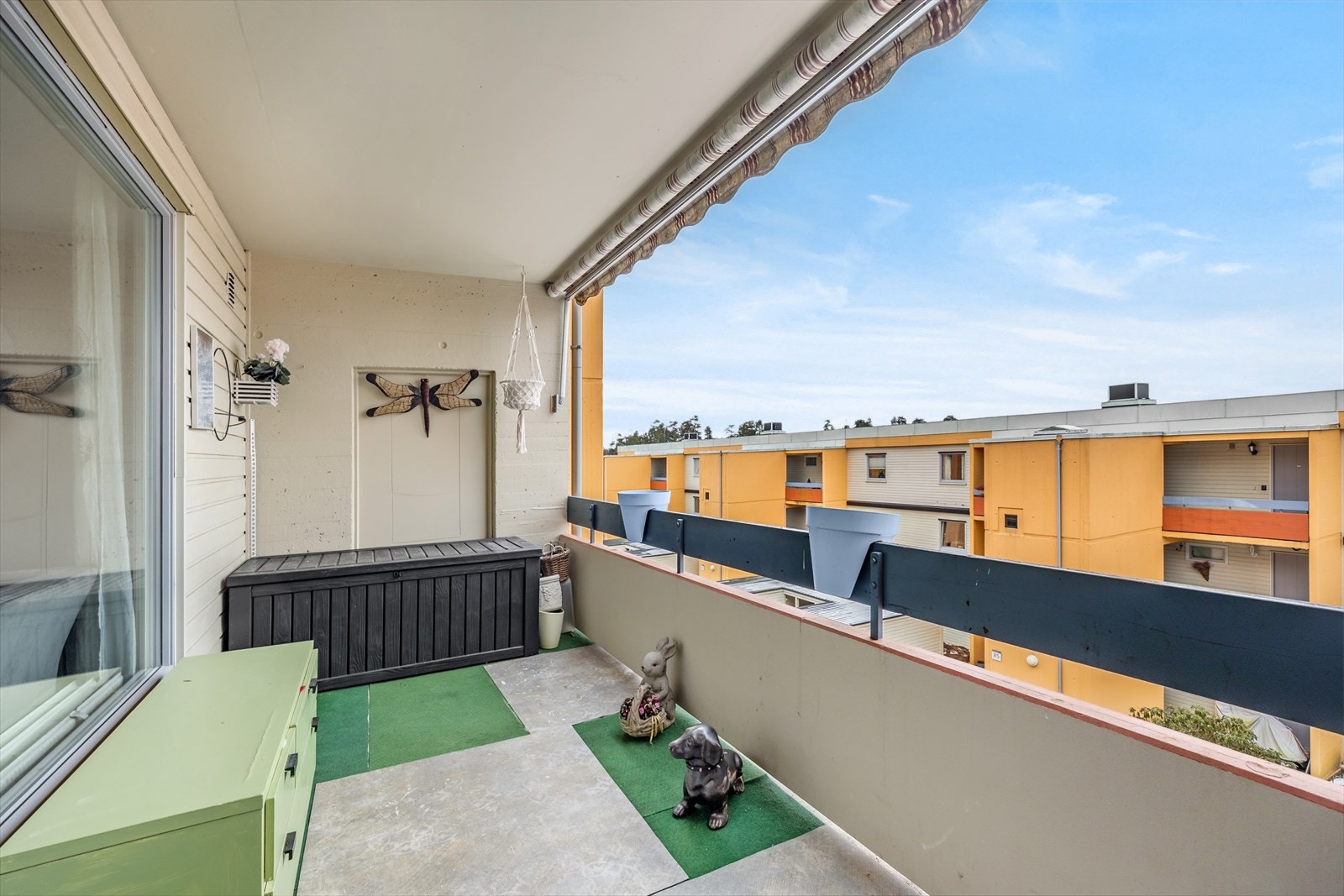 Fra stuen er det utgang til vestvendt balkong på ca. 9 m². Galleribilde