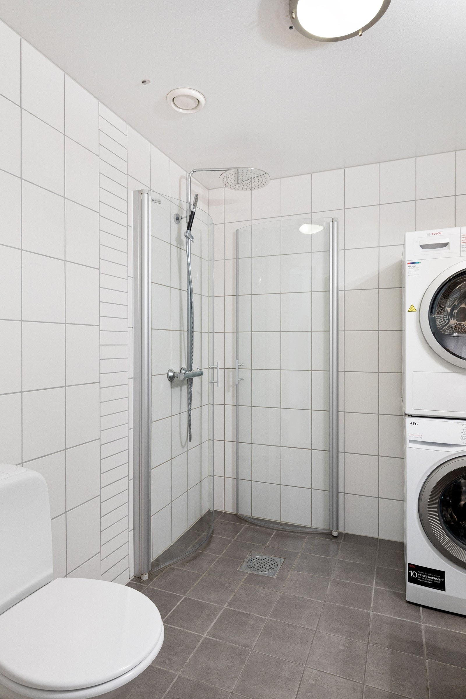 Opplegg til både vaskemaskin og tørketrommel. Galleribilde