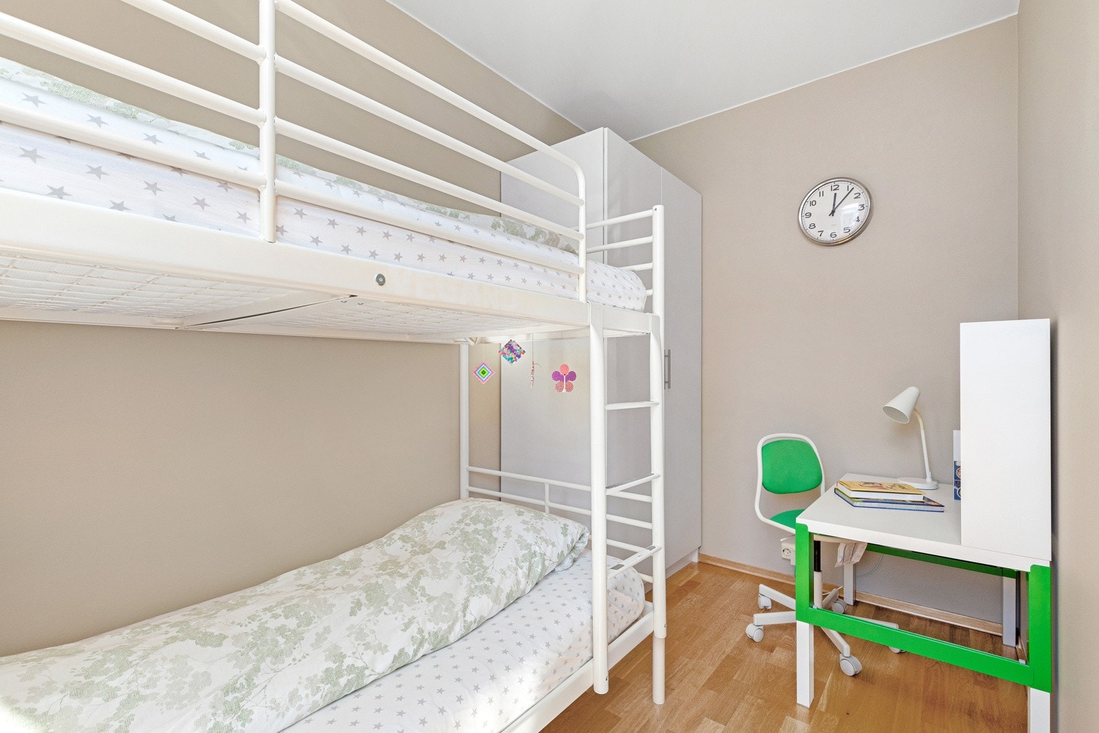 Rommet passer ypperlig som gjesterom, barnerom eller hjemmekontor. Galleribilde