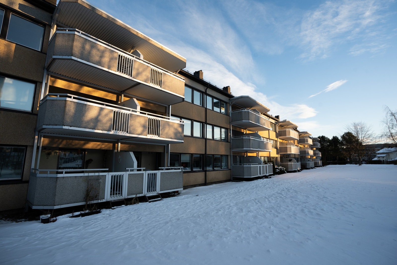 Leiligheten ligger fint til i byggets 2. etasje Galleribilde