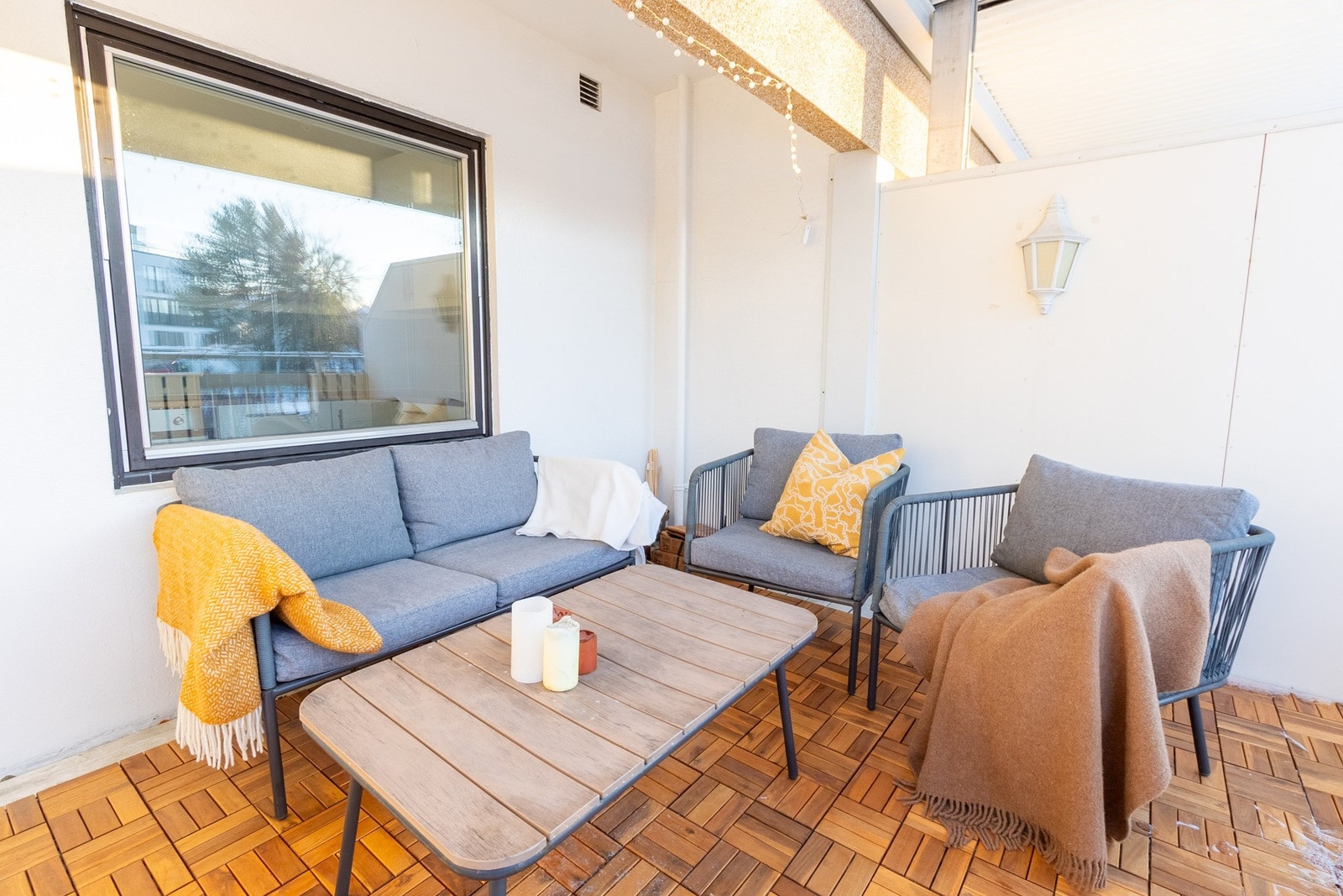Balkongen måler 11 kvm som gir god plass til ønsket utemøblement som loungegruppe Galleribilde