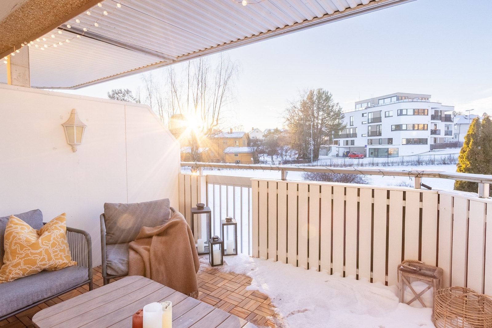 Fra stuen har man tilgang til leilighetens flotte balkong Galleribilde