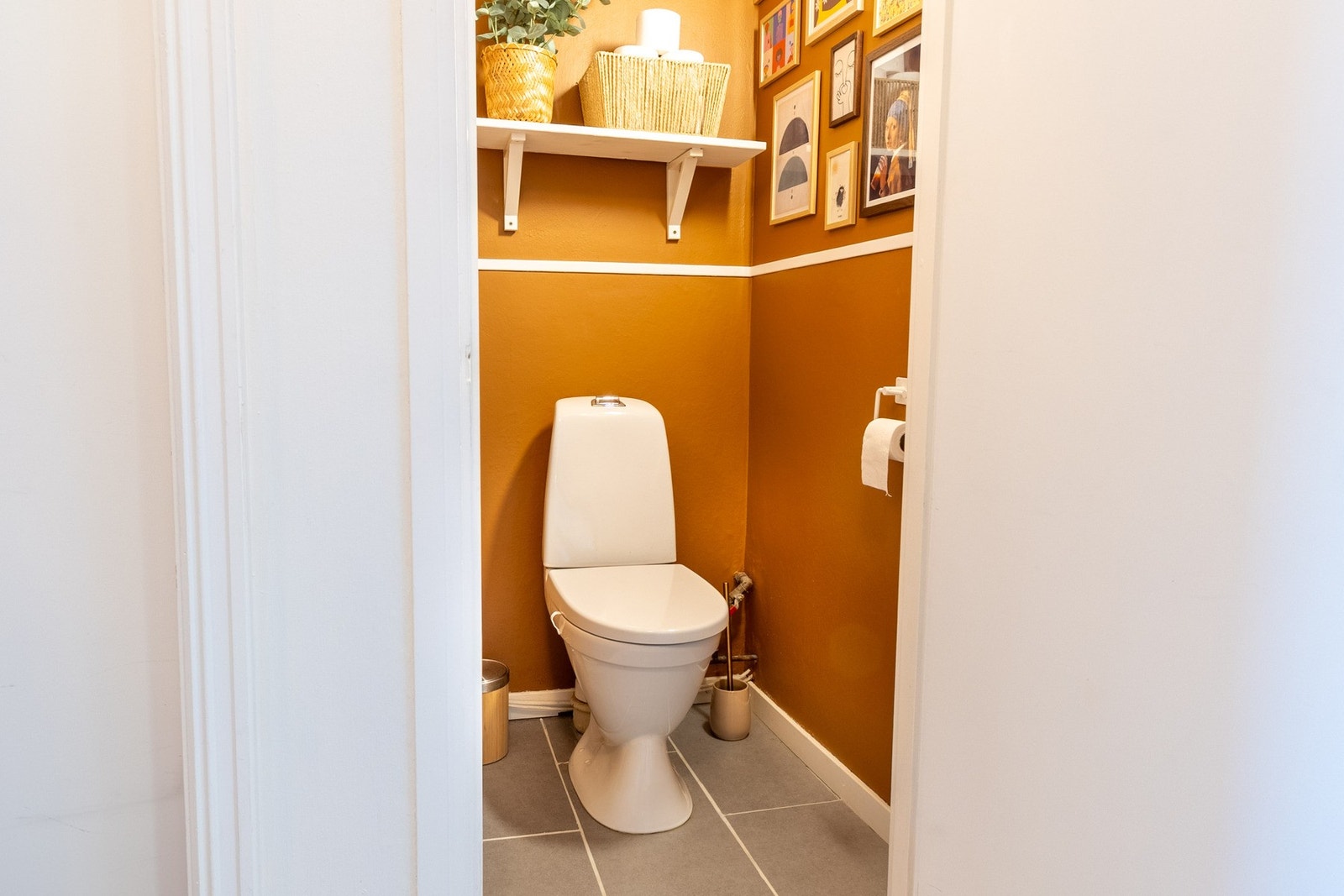 Like ved badet finner man egen adskilt WC Galleribilde