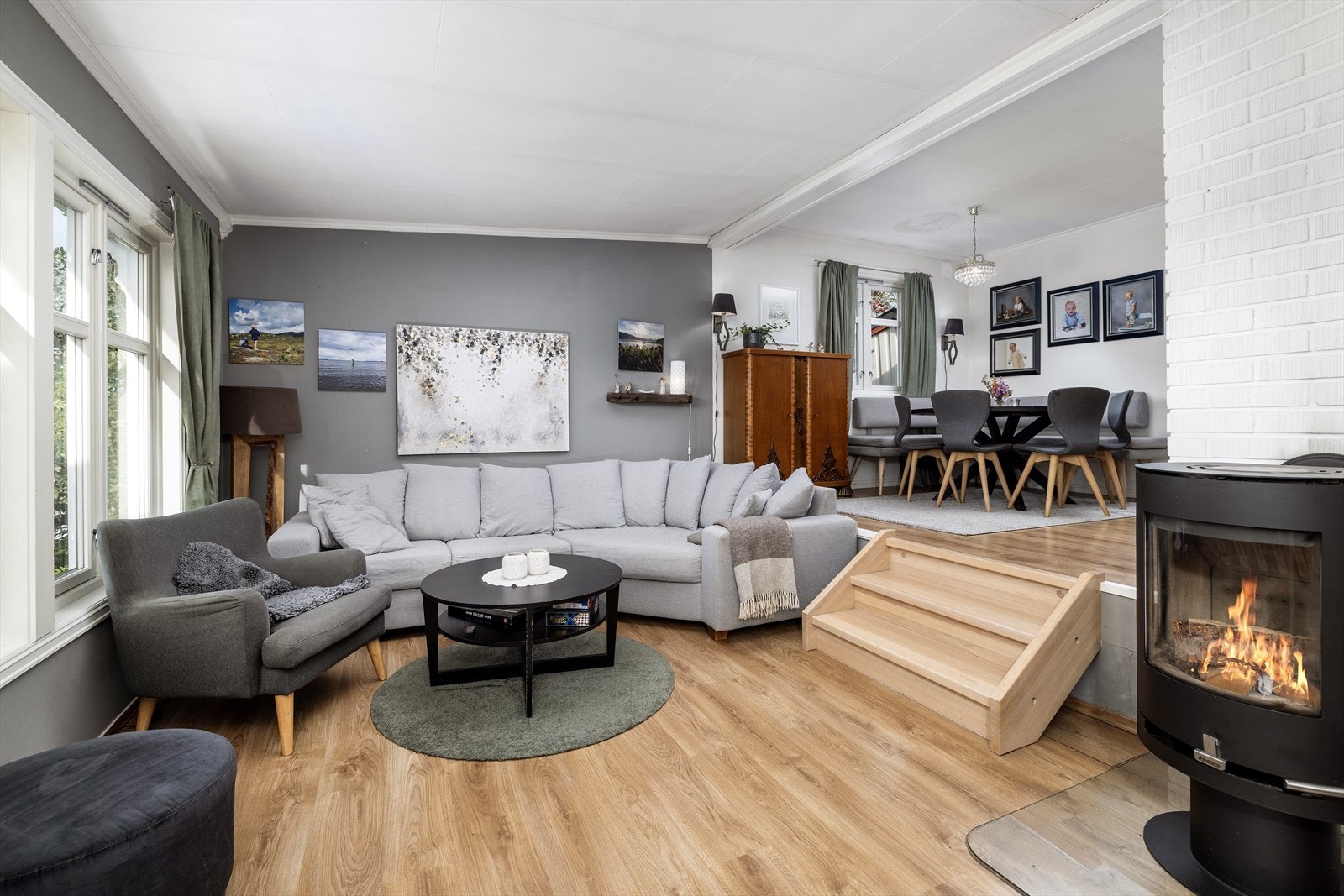 Det er montert en koselig peisovn som varmer godt på kalde dager. Galleribilde