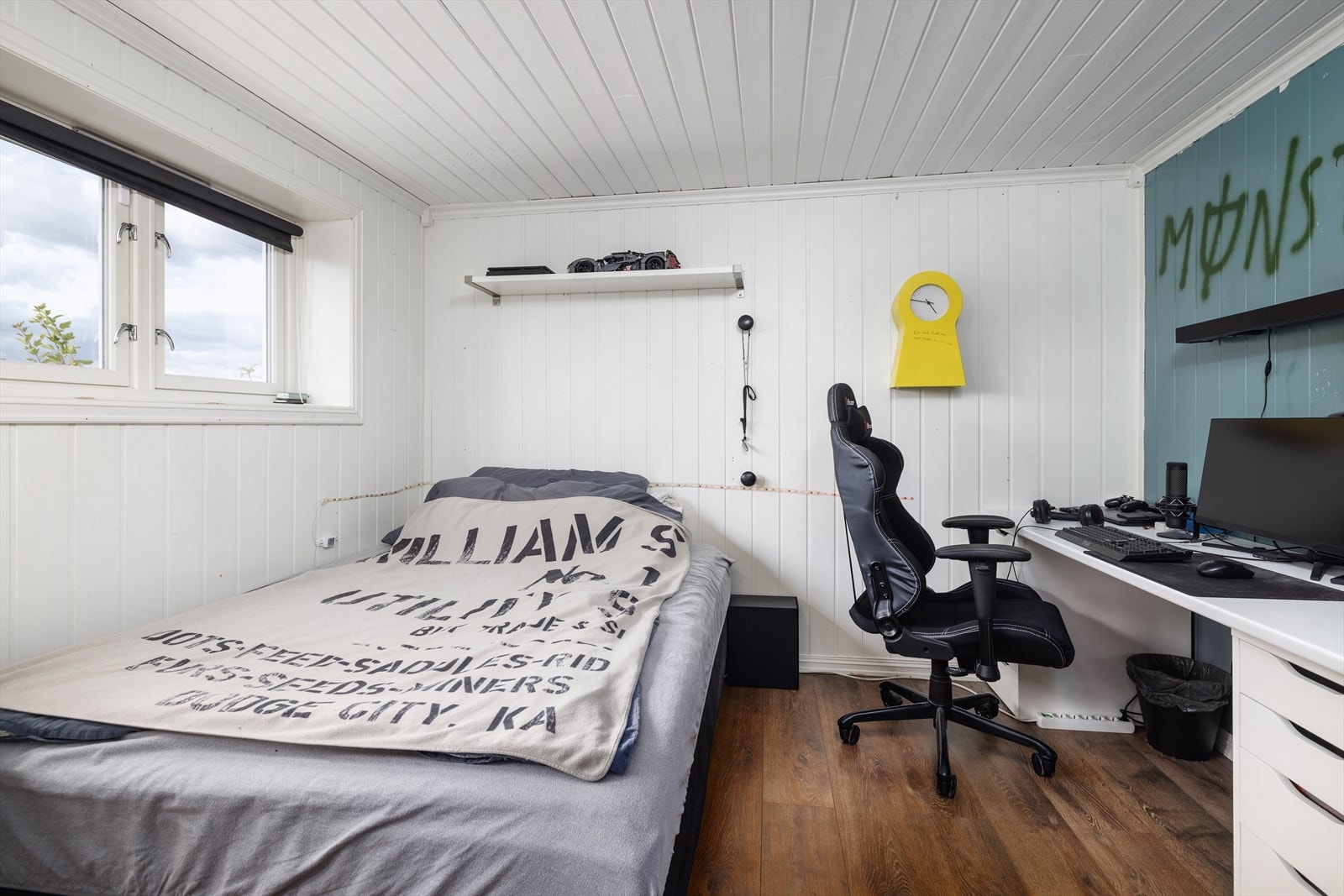 Soverom nr. 4 - Romslig og lyst med god plass til både dobbeltseng og garderobe om ønskelig. Galleribilde