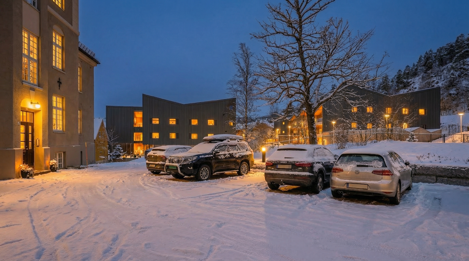 Leiligheten disponerer en biloppstillingsplass (5A H0102). Det er installert infrastruktur for ladeboks for elbil. Galleribilde