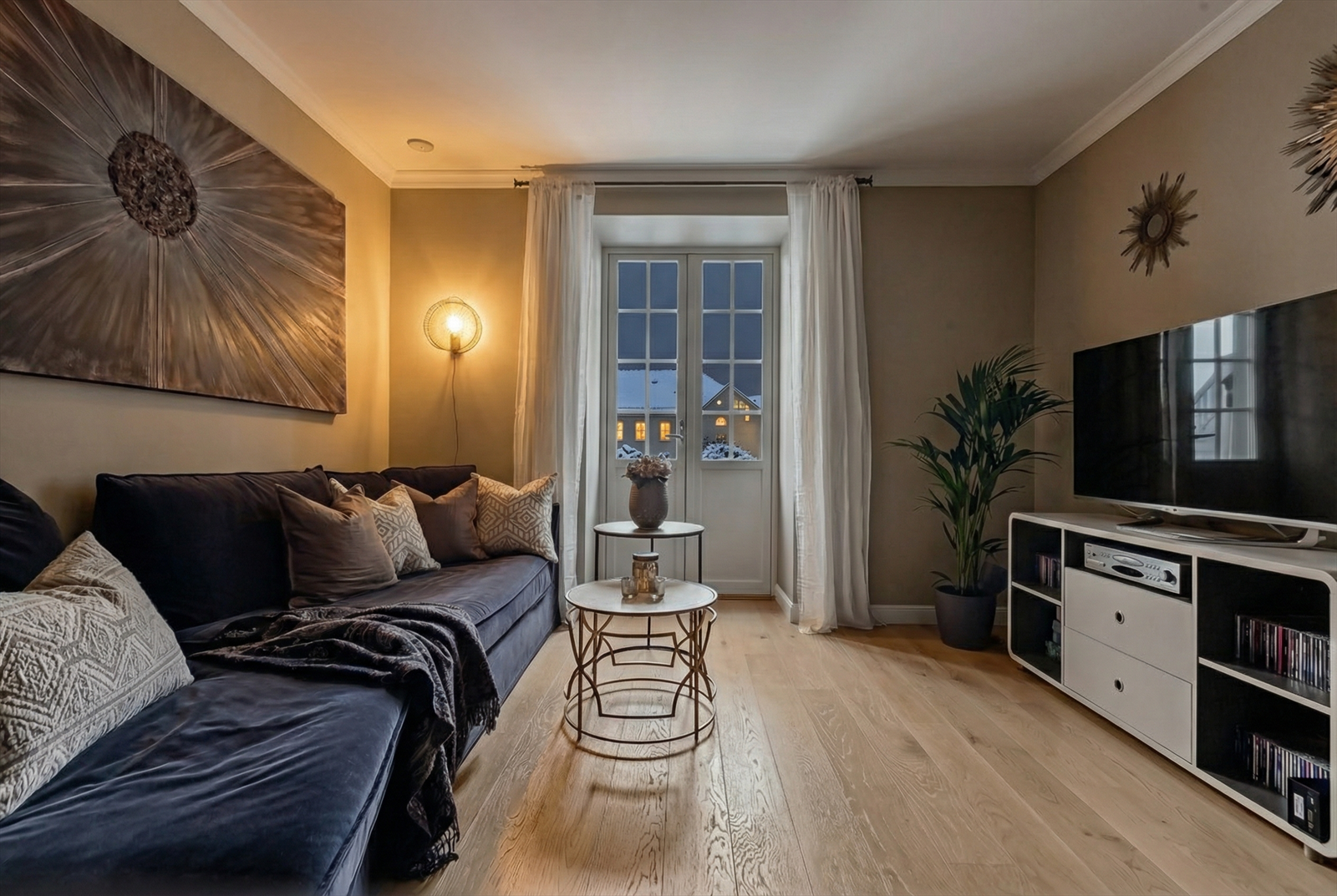 Det er behagelig vannbåren gulvvarme og oppvarming er inkl. i fellesutgiftene. Galleribilde