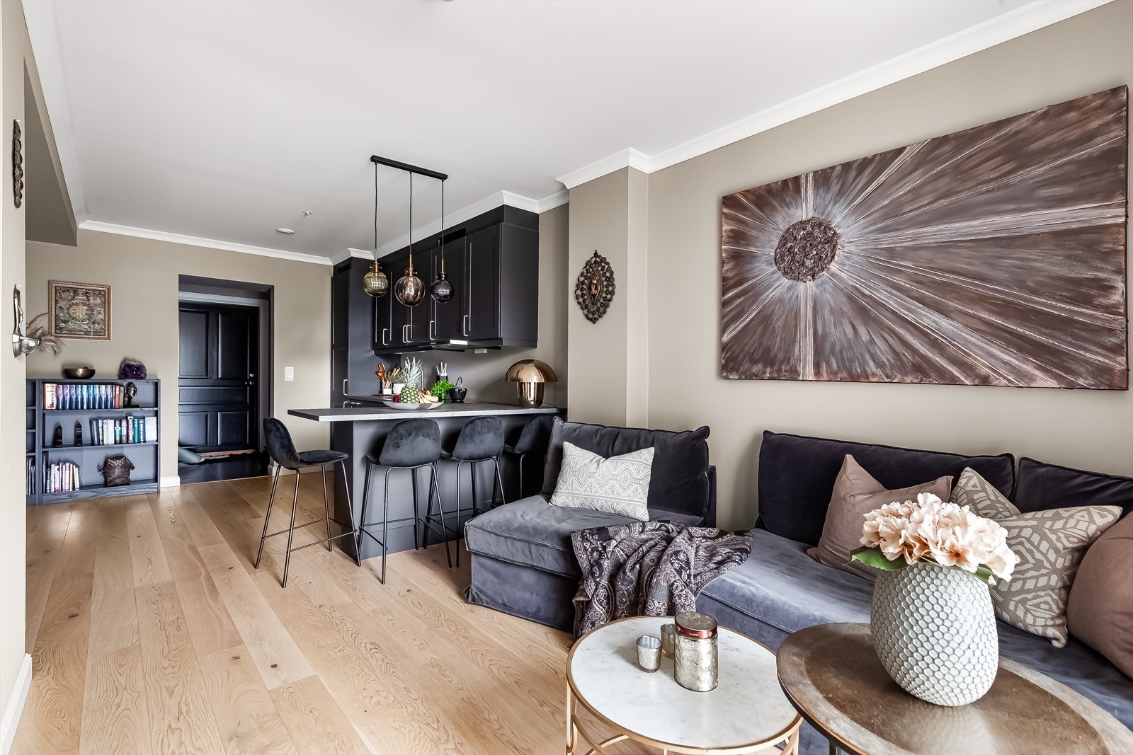 Kjøkkenet er utvidet med kjøkkenøy. Galleribilde