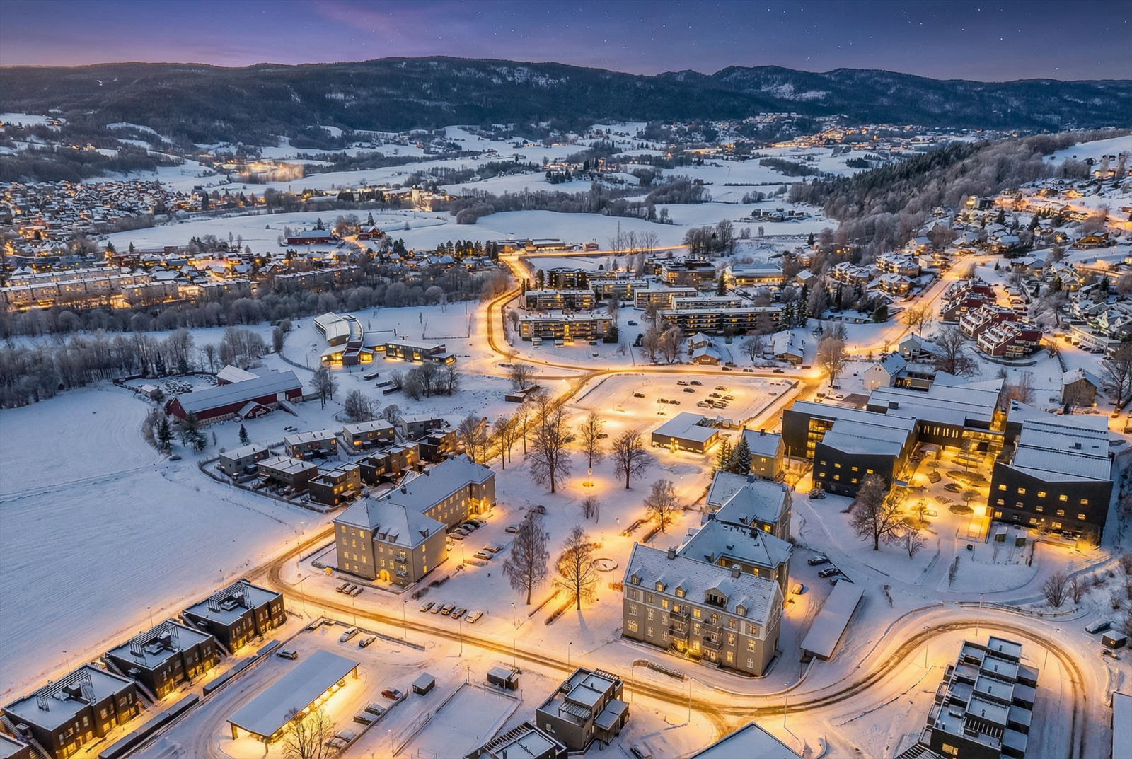 Fossbakken 5A har en flott beliggenhet nær marka og sentrum. Bussholdeplass ligger innenfor ca. 5 minutters gange. Galleribilde