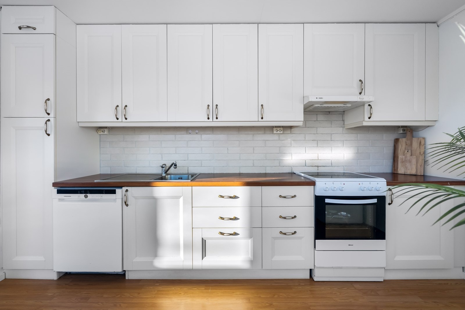 Rommet er det siste år modernisert med malingsstrøk Galleribilde