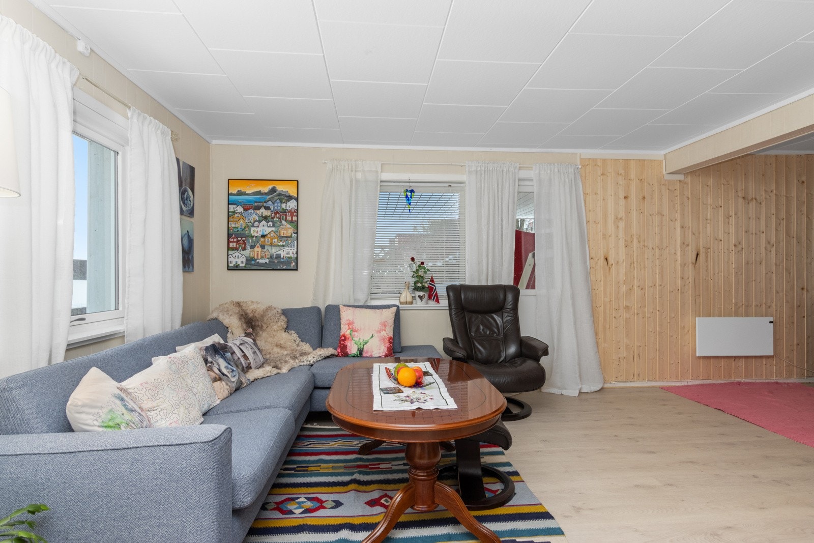 Fra stua er det utgang til sørvendt takoverbygd balkong. Galleribilde