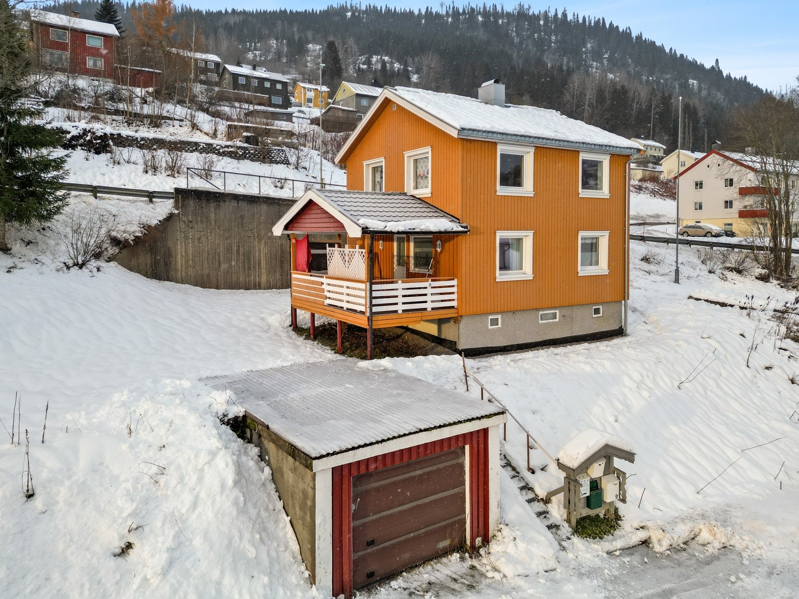 Lokalmegleren &Partners v/Ole Andreas Westerfjell har gleden av å presentere Malmostrand 1! Galleribilde