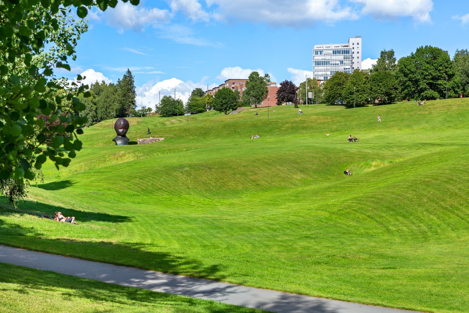 Torshovdalen er en flott park innen gangavstand til boligen Galleribilde