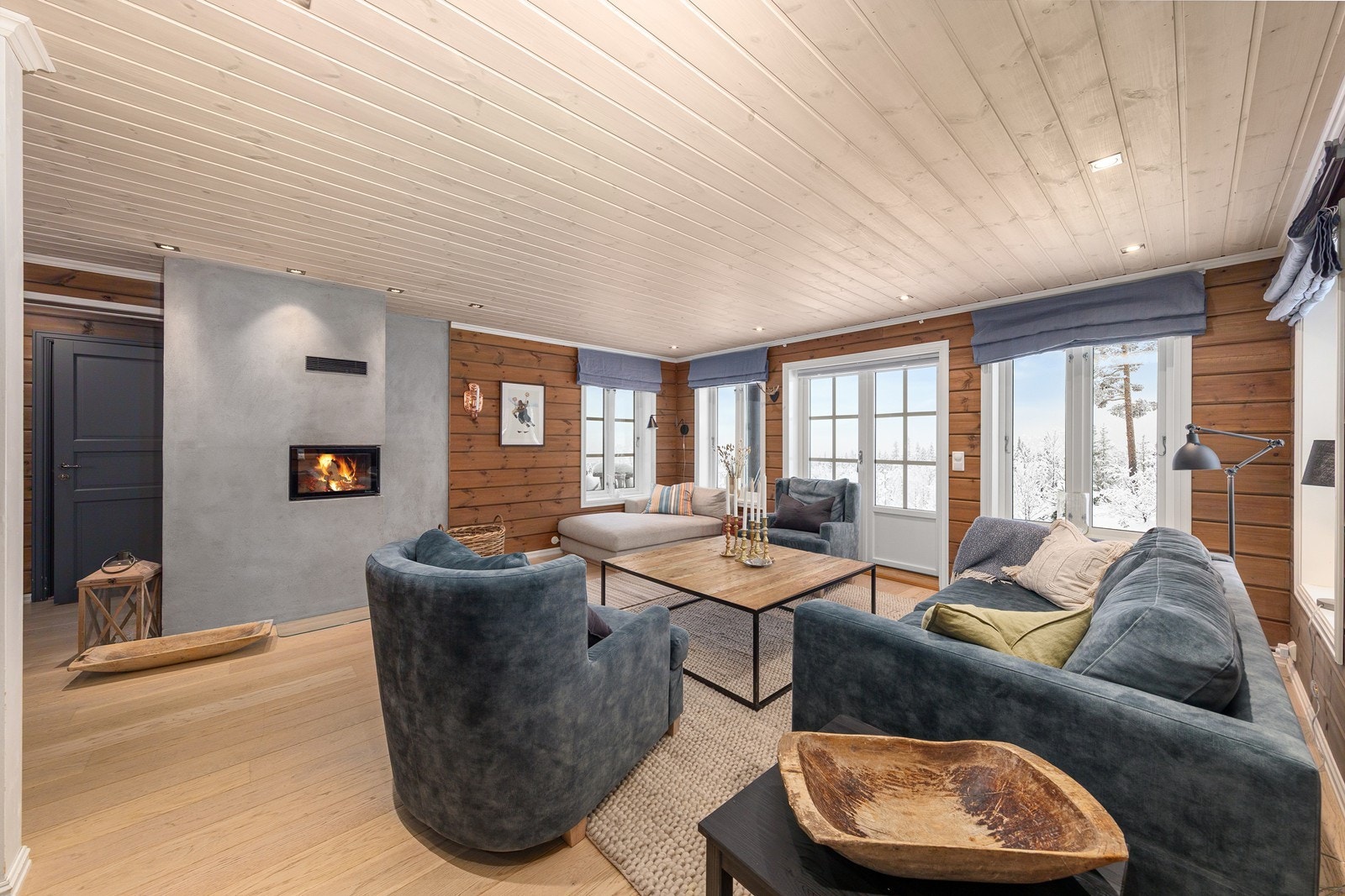 Godt utstyrt med vinduer som gir rikelig med naturlig lys og en lun atmosfære Galleribilde