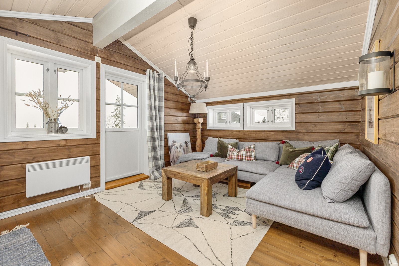 Her er det god plass til sofa og bord. Galleribilde