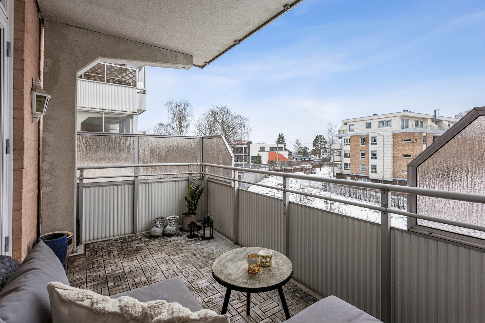 Vestvendt, solrik balkong på 8 kvm med ettermiddag- og kveldssol. Galleribilde