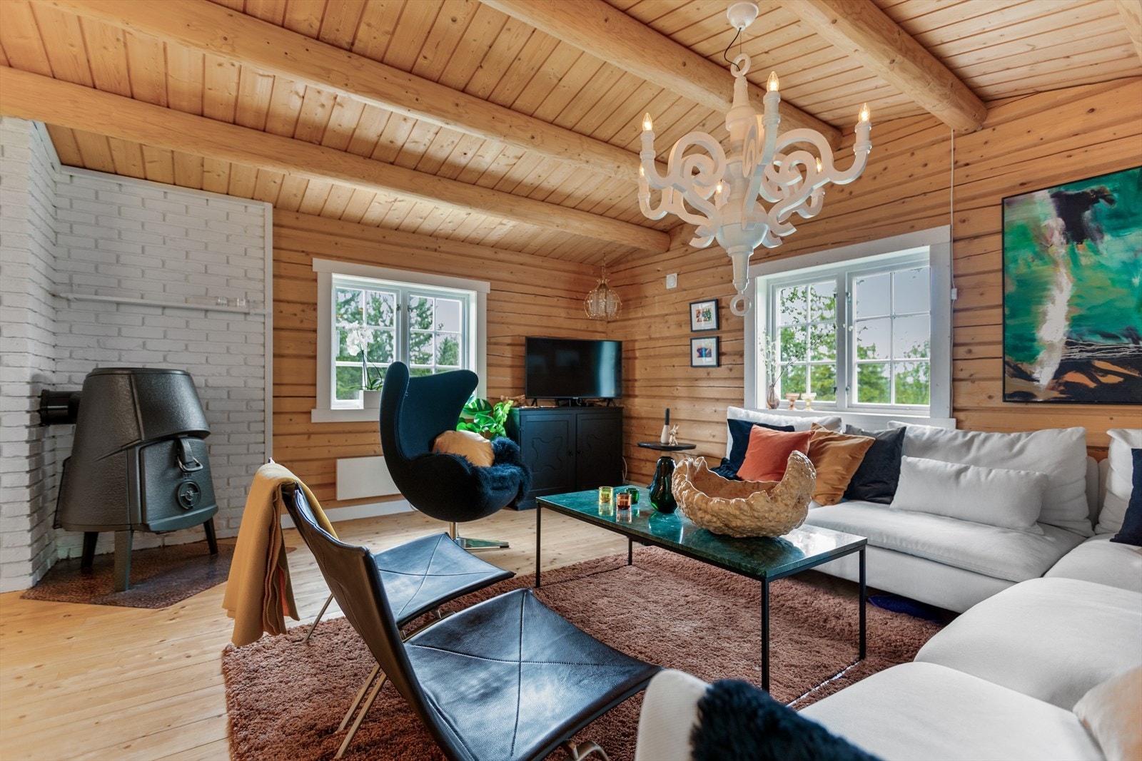 Vedovnen sørger for behagelig oppvarming på kalde vinterdager Galleribilde