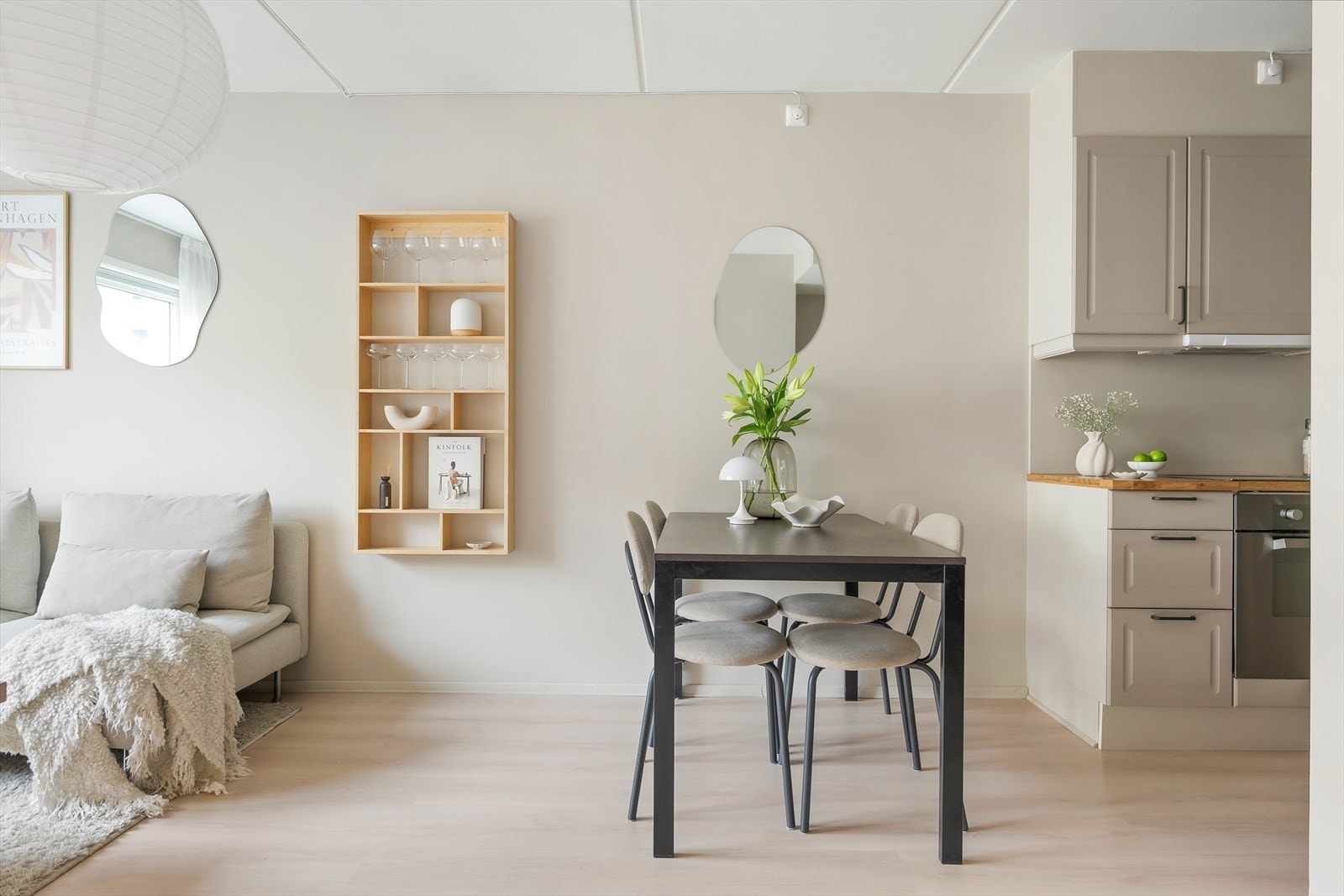 En lys og naturlig sone med mulighet for en svært god spiseplassløsning. Galleribilde