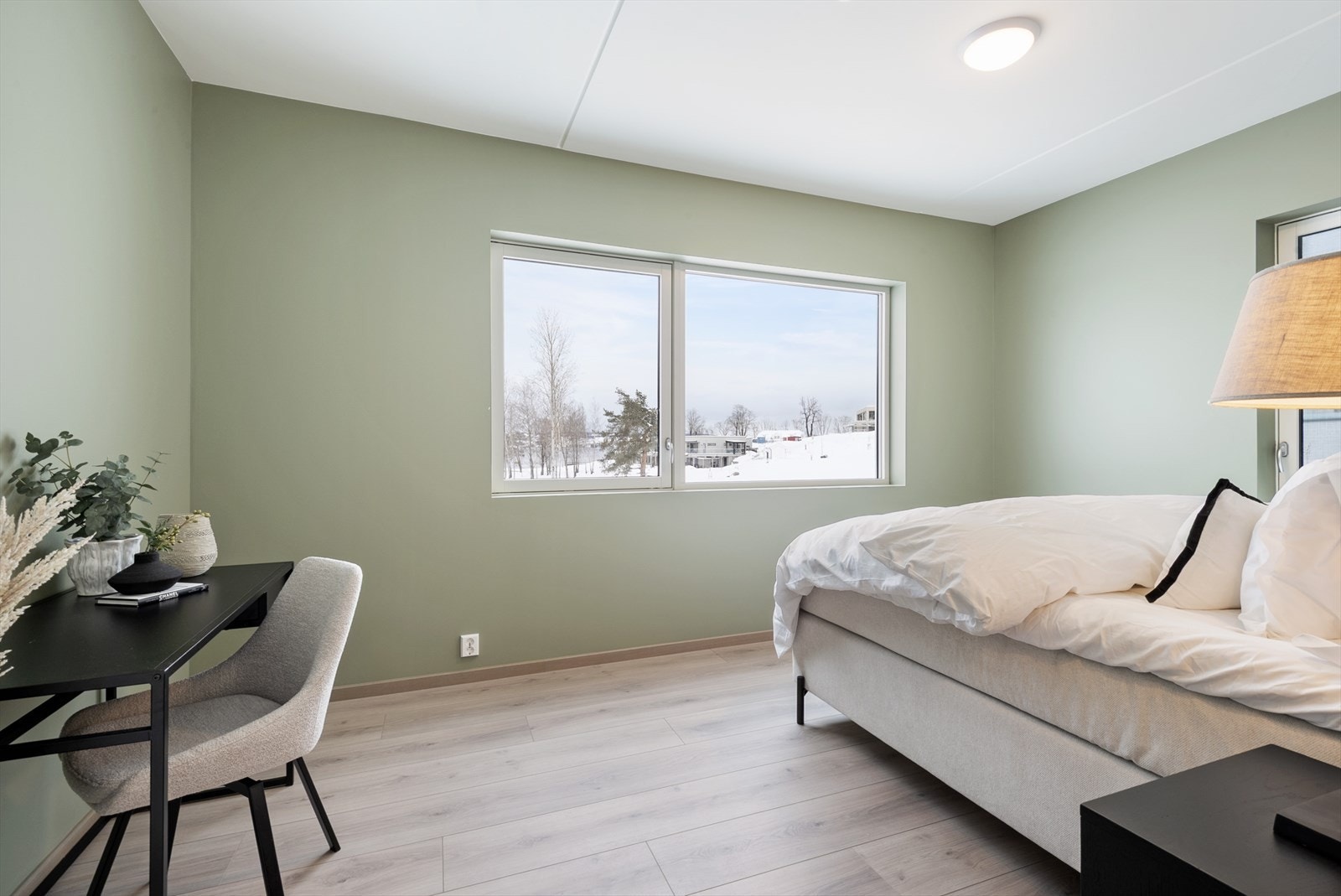 Romslig soverom. Galleribilde