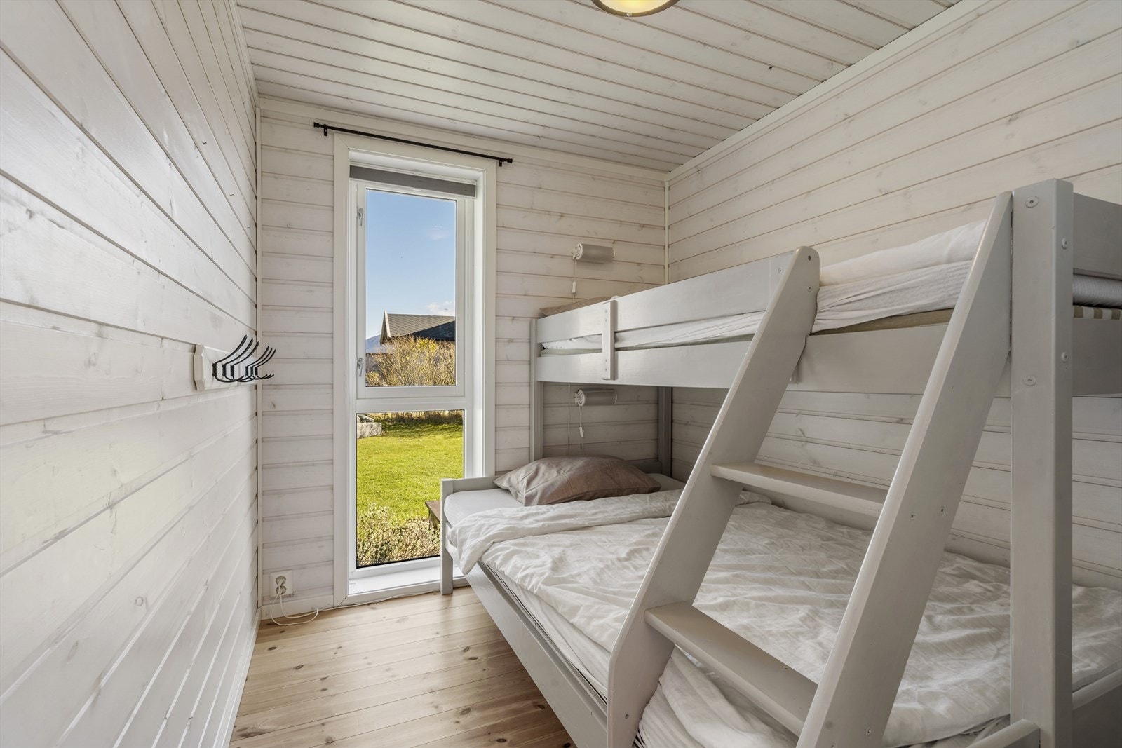 Soverom med plass til familiekøye. Galleribilde