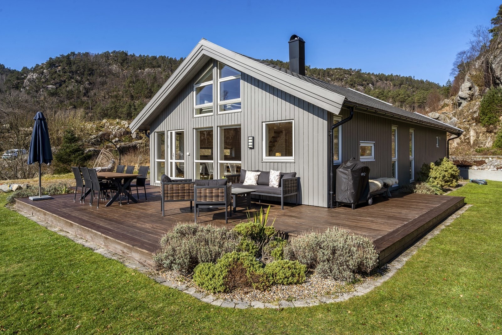 Her kan en nyte deilige dager med flott utsikt til sjøen! Galleribilde