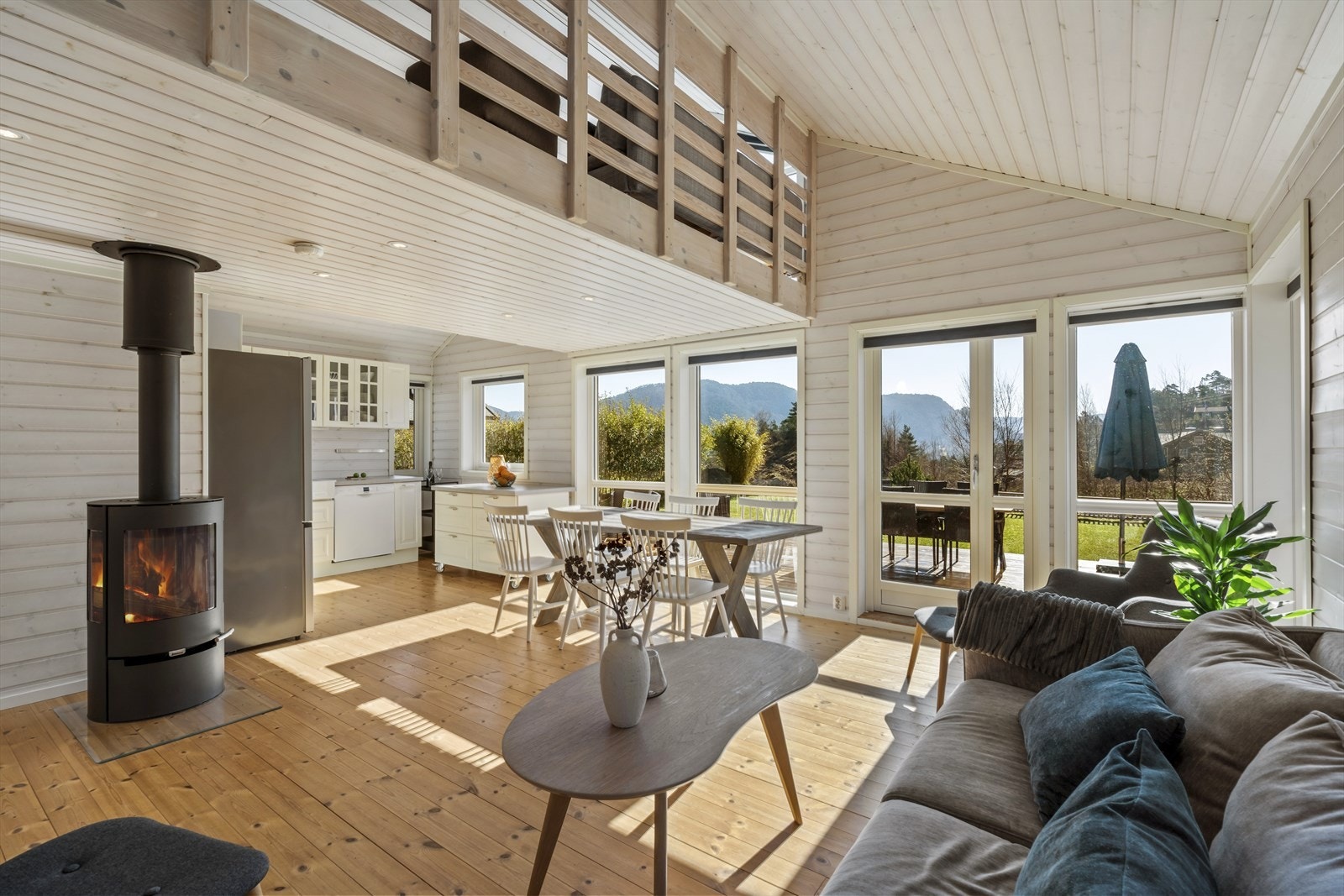 Skimt av hemsen over stua Galleribilde