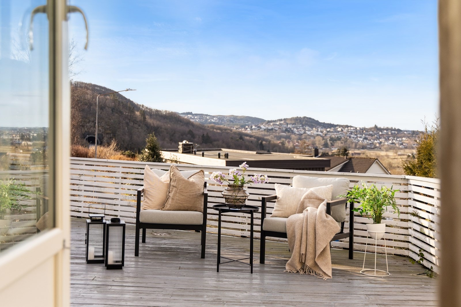 Fra terrassen kan man også nyte den flotte utsikten. Galleribilde