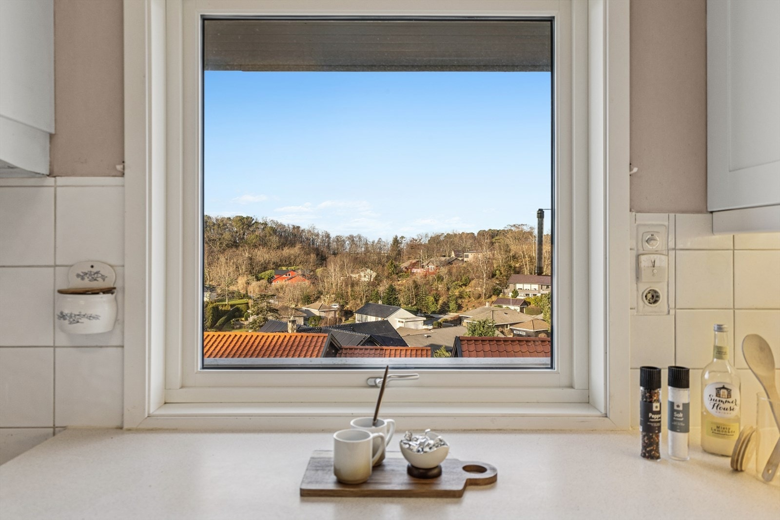 Fra kjøkkenvinduet får man en herlig utsikt. Galleribilde