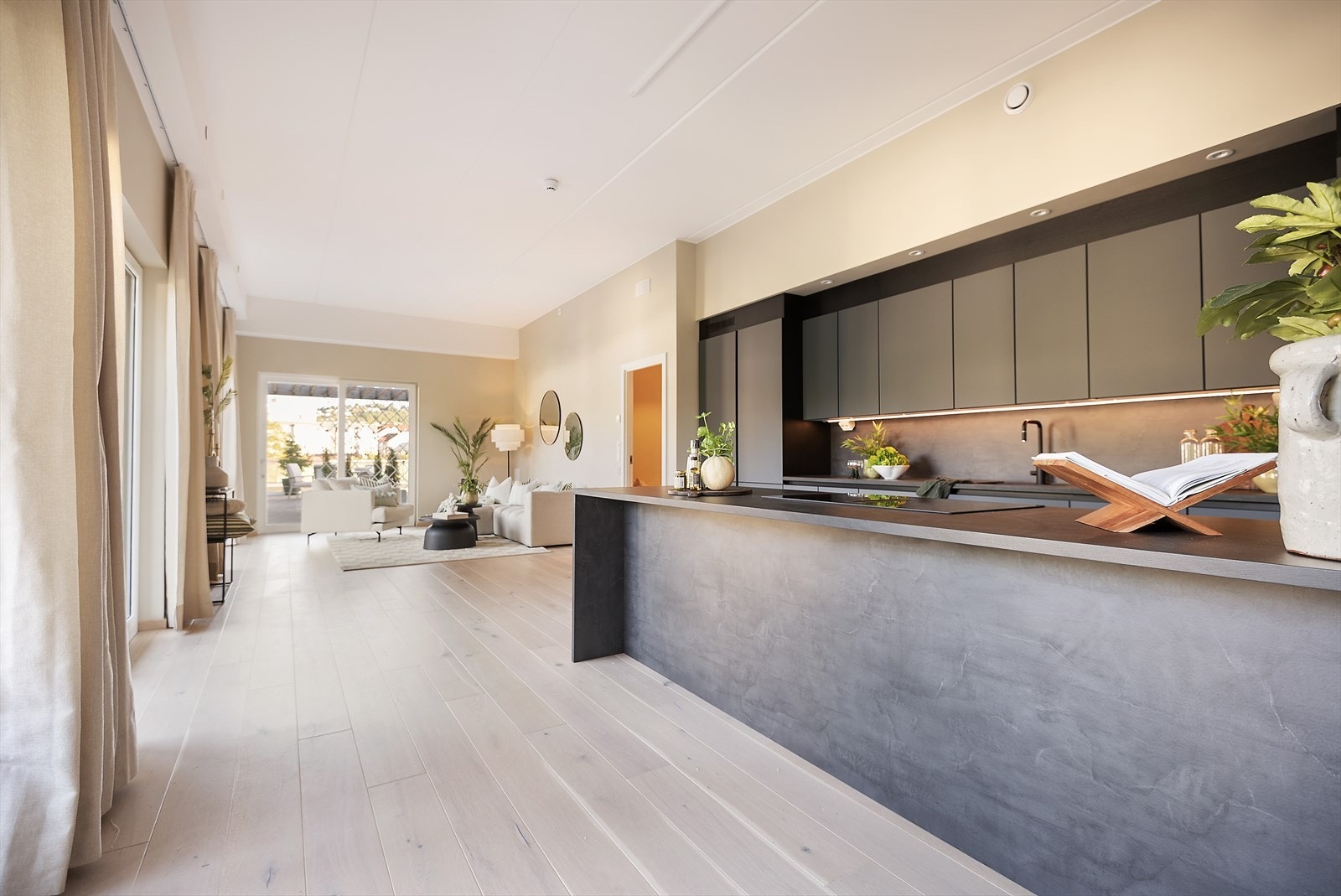 Den ekstra takhøyden er gjennomgående i hele leiligheten og gir en ekstra god kvalitet. Galleribilde