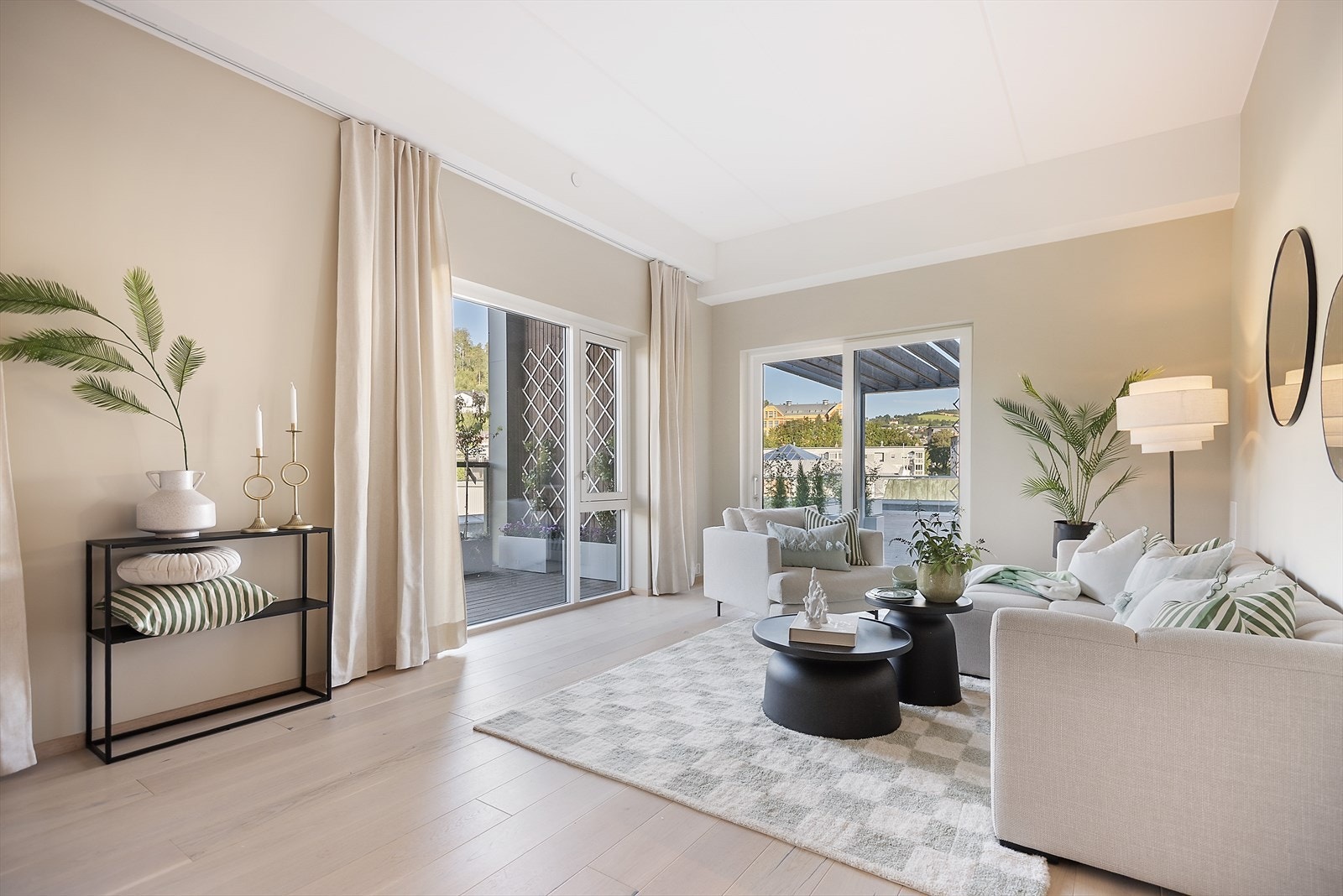 Leiligheten har god og moderne standard med ekstra god takhøyde. Galleribilde