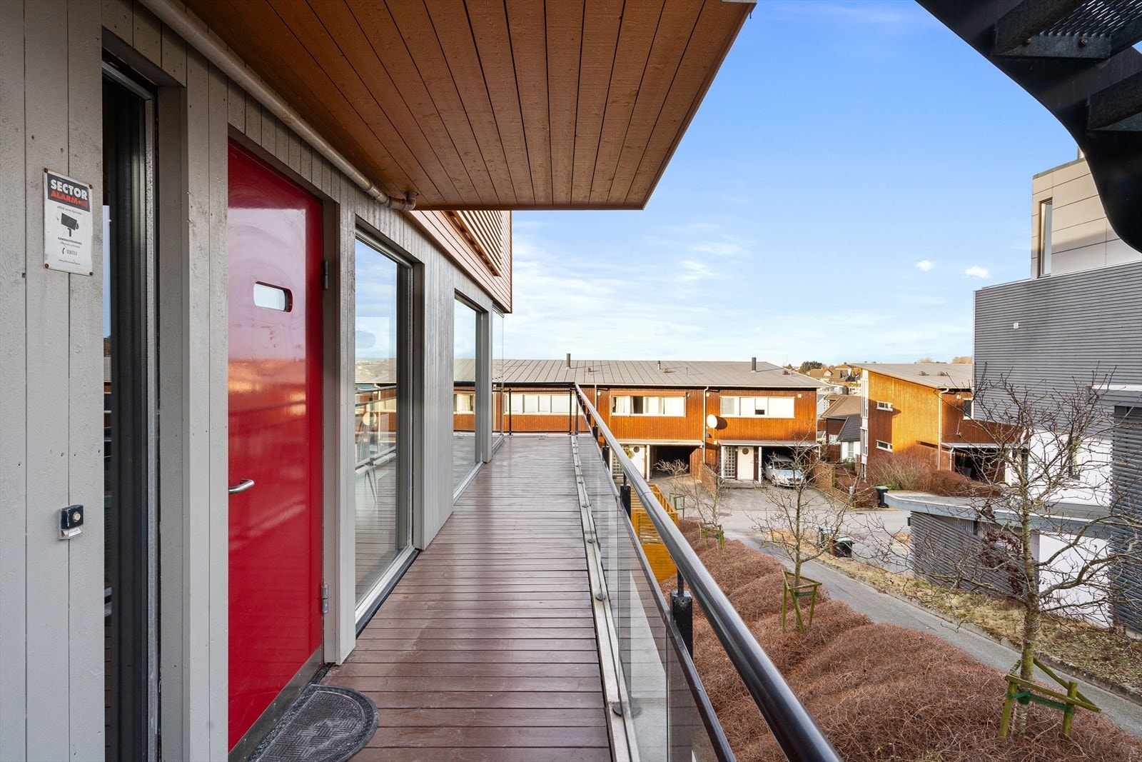 Leiligheten går over to etasjer i 3. etasje og 4. etasje, og har enkel adkomst via bakkeplan. Galleribilde