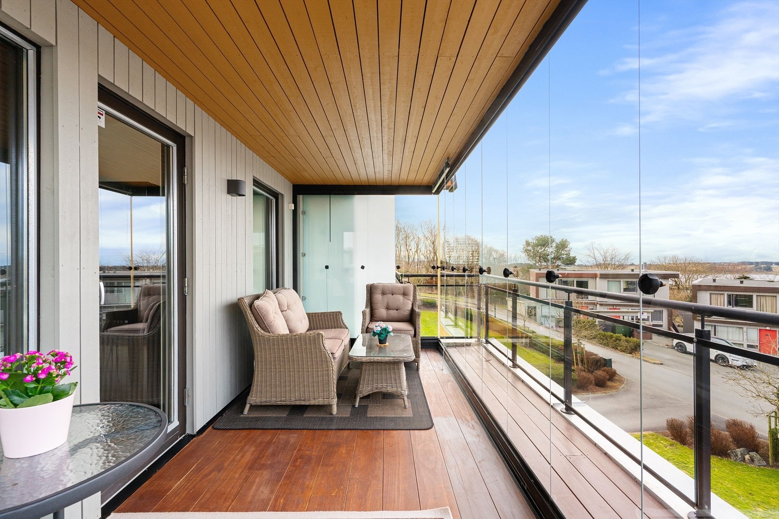 Leiligheten har innglasset balkong i 3. etasje og en luftig balkong i 4. etasje. Galleribilde