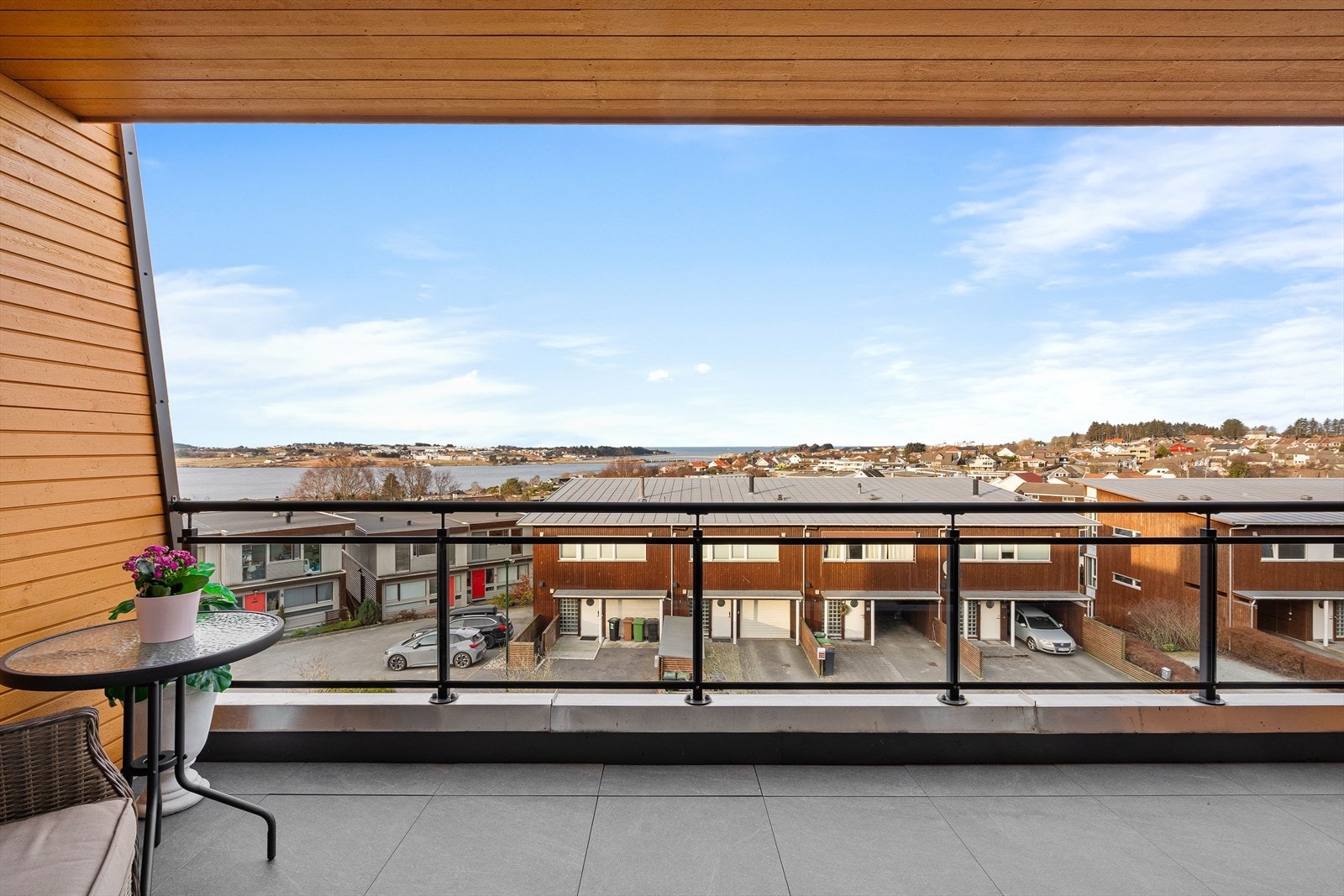 Her får du en leilighet som har to balkonger og her er det også gode solforhold. Galleribilde