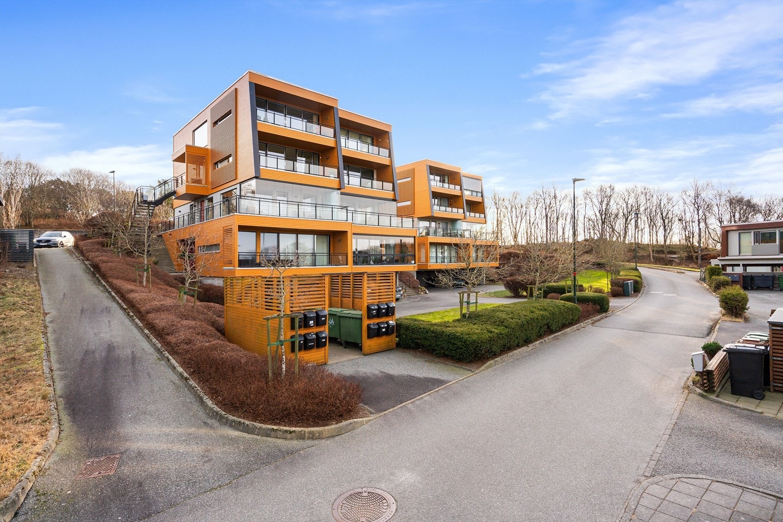 Dette er en lettstelt bolig med fin standard, perfekt for både nyetablerte og deg som ønsker en enklere hverdag. Galleribilde